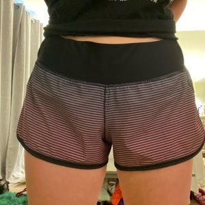 Lululemon speed up shorts 2.5”
